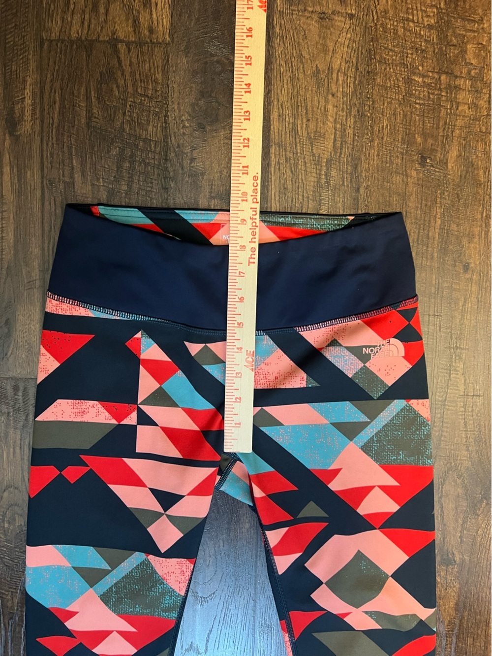 The North Face Women’s FlashDry Geometric Capri Leggings Size Medium Multicolor - Picture 10 of 11